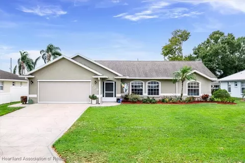 109 Lakefront Ct NE, Lake Placid, FL 33852