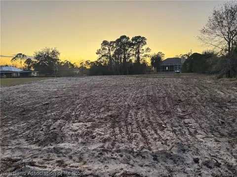 1110 Peachtree Dr, Lake Placid, FL 33852