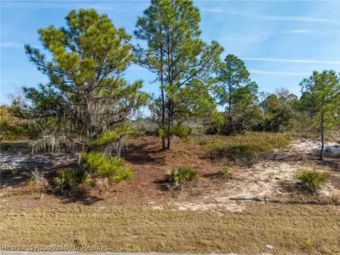 127 Sunflower Dr, Lake Placid, FL 33852