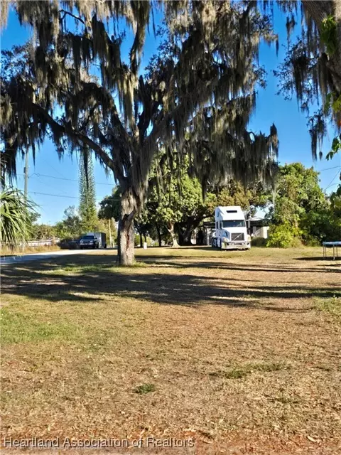 1120 W Prairie St, Avon Park, FL 33825