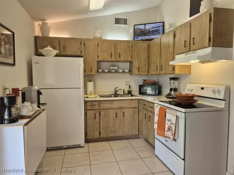 618 Lemans Dr, Sebring, FL 33872 photo 5