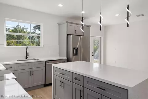 Kitchen - 7335 Ancha St, Sebring, FL 33872 photo 3 of 6