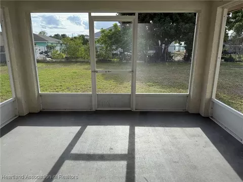 Exterior - 3121 Dolphin Dr, Sebring, FL 33870 photo 2 of 2