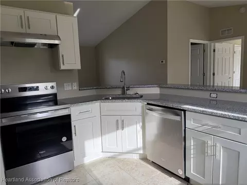 Kitchen - 3121 Dolphin Dr, Sebring, FL 33870 photo 2 of 3