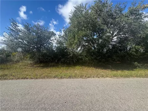 385 Christine St NW, Lake Placid, FL 33852
