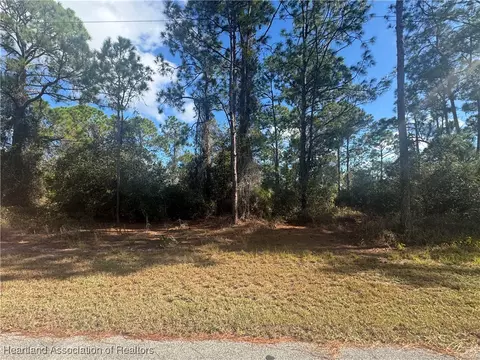 240 Humphrey Ave, Lake Placid, FL 33852