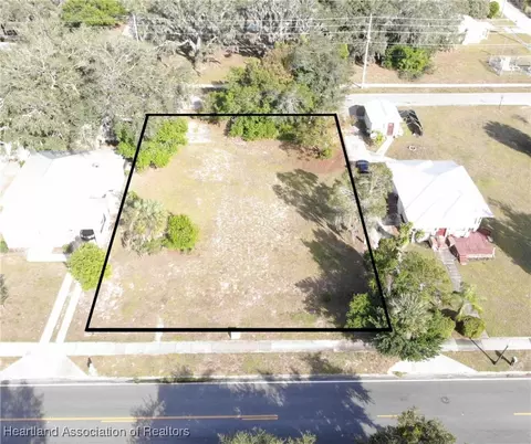 2380 Lakeview Dr, Sebring, FL 33870