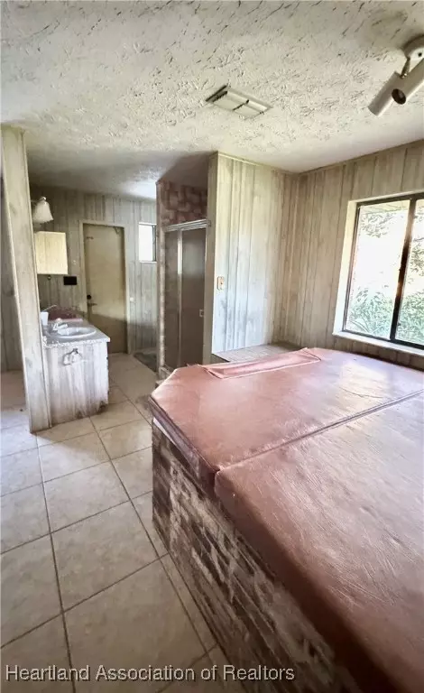 Bath - 5920 Cherry Rd, Sebring, FL 33875 photo 1 of 3