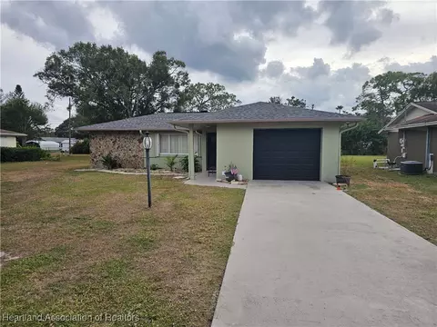 220 Sparrow Ave, Sebring, FL 33870