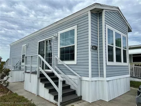 4625 W Palm Dr, Bowling Green, FL 33834