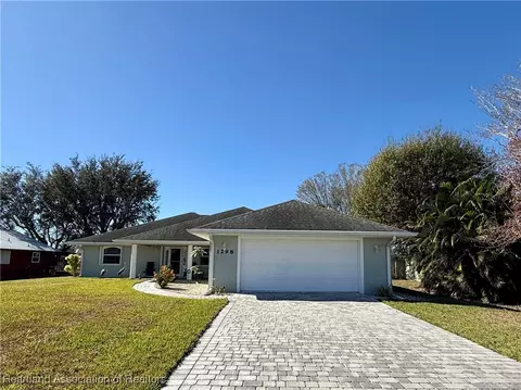 1298 Palm Ct, Okeechobee, FL 34974