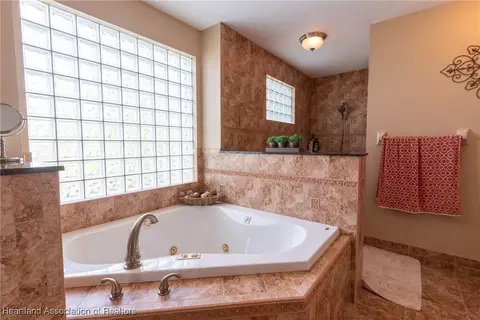 Bath - 112 Wild Duck Pt, Lorida, FL 33857 photo 1 of 4