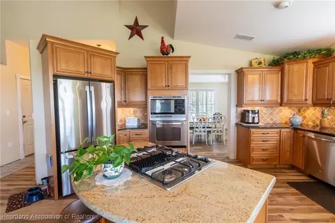 Kitchen - 112 Wild Duck Pt, Lorida, FL 33857 photo 7 of 7