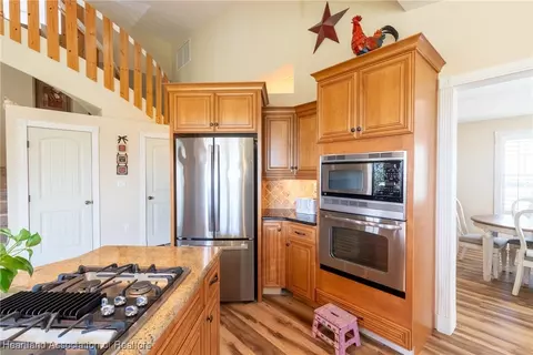 Kitchen - 112 Wild Duck Pt, Lorida, FL 33857 photo 6 of 7