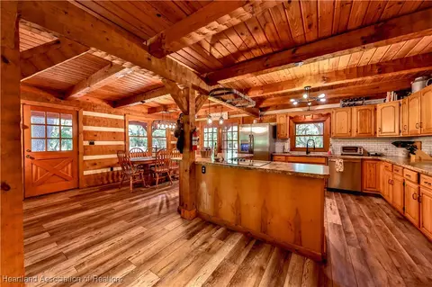 Kitchen - 1050 Cracker Hammock, Sebring, FL 33875 photo 3 of 4