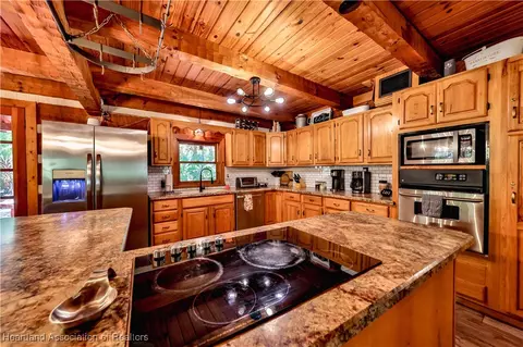 Kitchen - 1050 Cracker Hammock, Sebring, FL 33875 photo 2 of 4