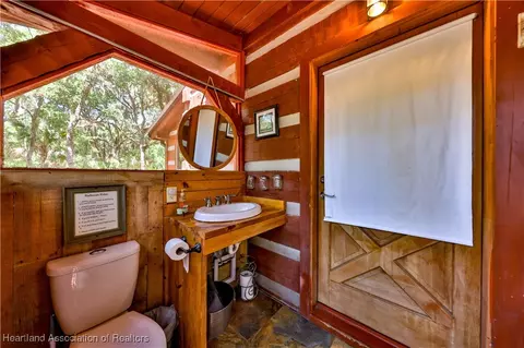 Bath - 1050 Cracker Hammock, Sebring, FL 33875 photo 4 of 5
