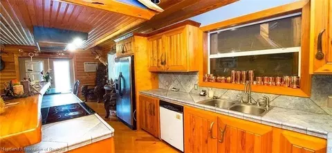 Kitchen - 13255 441 Hwy, Okeechobee, FL 34974 photo 4 of 4