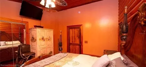 Bedroom - 13255 441 Hwy, Okeechobee, FL 34974 photo 2 of 3