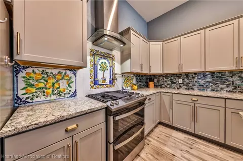 Kitchen - 1913 Pine Key Blvd, Sebring, FL 33870 photo 6 of 7