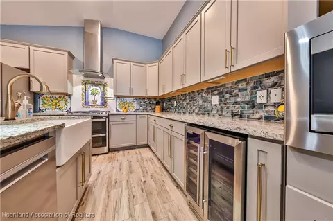 Kitchen - 1913 Pine Key Blvd, Sebring, FL 33870 photo 3 of 7