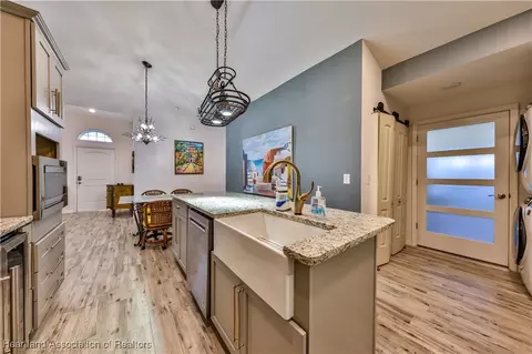 Kitchen - 1913 Pine Key Blvd, Sebring, FL 33870 photo 5 of 7