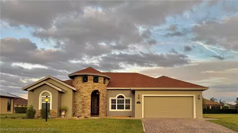 5012 Friars Cove St, Sebring, FL 33872