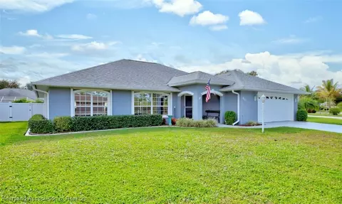 611 Barcelona Dr, Sebring, FL 33875