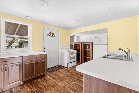 Kitchen - 200 Spurlock Rd, Frostproof, FL 33843 photo 3 of 3