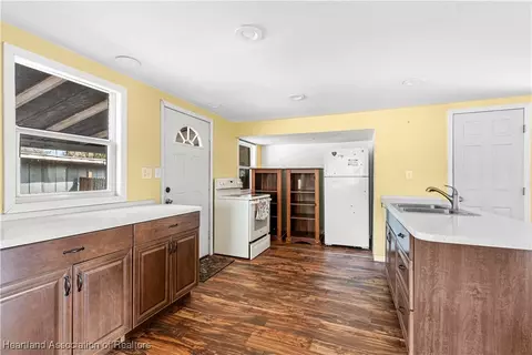 Kitchen - 200 Spurlock Rd, Frostproof, FL 33843 photo 2 of 3