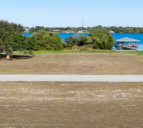 494 Sunset Pointe Dr, Lake Placid, FL 33852
