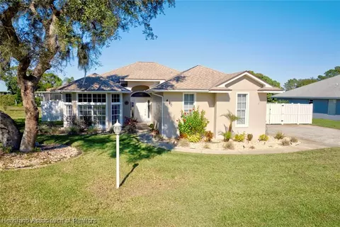 420 Maravilla Ave, Sebring, FL 33875