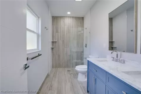 Bath - 3905 Barbarossa Ave, Sebring, FL 33872 photo 3 of 7