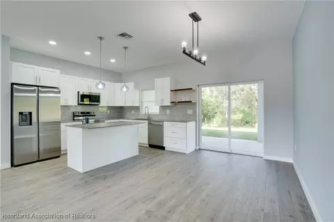Kitchen - 3905 Barbarossa Ave, Sebring, FL 33872 photo 8 of 8