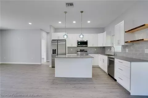 Kitchen - 3905 Barbarossa Ave, Sebring, FL 33872 photo 3 of 8