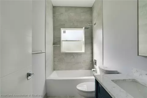 Bath - 3905 Barbarossa Ave, Sebring, FL 33872 photo 6 of 7