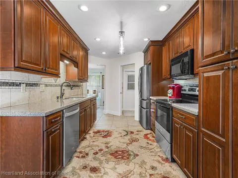3206 Divot Rd, Sebring, FL 33872 photo 11