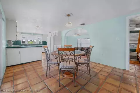 Dining - 1083 Sunset Strip, Okeechobee, FL 34974 photo 4 of 4