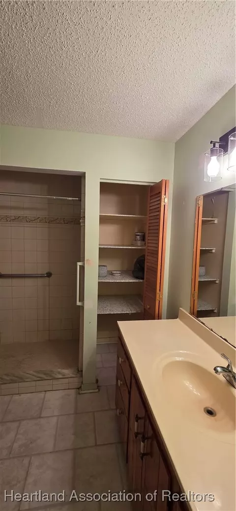 Bath - 307 SW 10 St, Okeechobee, FL 34974 photo 1 of 1