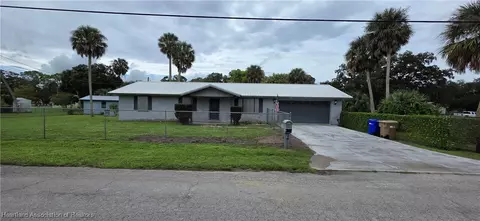 Exterior - 307 SW 10 St, Okeechobee, FL 34974 photo 1 of 5