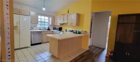 Kitchen - 4015 Bianca St, Sebring, FL 33872 photo 2 of 2