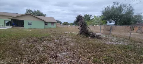 Exterior - 4015 Bianca St, Sebring, FL 33872 photo 3 of 3