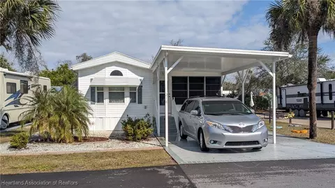 218 Shoreline Dr, Lake Placid, FL 33852