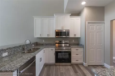 Kitchen - 1938 Oasis Court 1938, Sebring, FL 33870 photo 2 of 4
