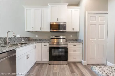 Kitchen - 1942 Oasis Court 1942, Sebring, FL 33870 photo 2 of 5
