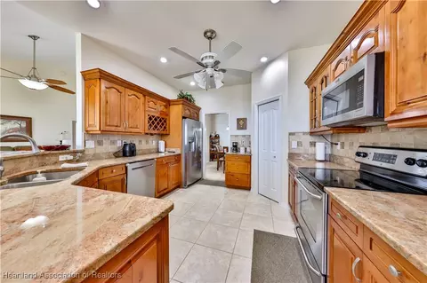 2019 Manatee Dr, Sebring, FL 33870 photo 8