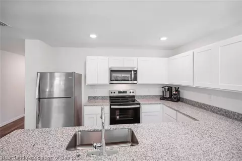 Kitchen - 5526 Castania Dr, Sebring, FL 33872 photo 3 of 3
