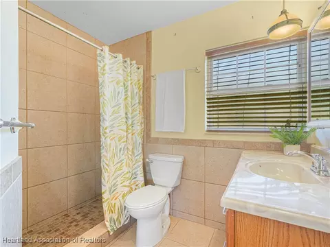 Bath - 112 Springdale Rd, Sebring, FL 33870 photo 3 of 3