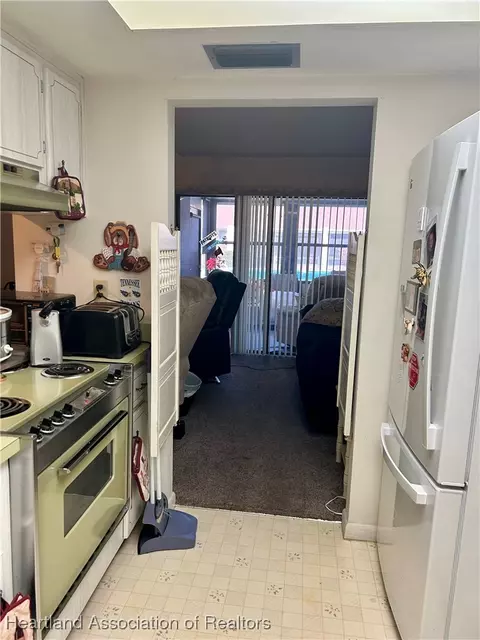 Kitchen - 4518 Leucadendra Dr, Sebring, FL 33872 photo 2 of 3