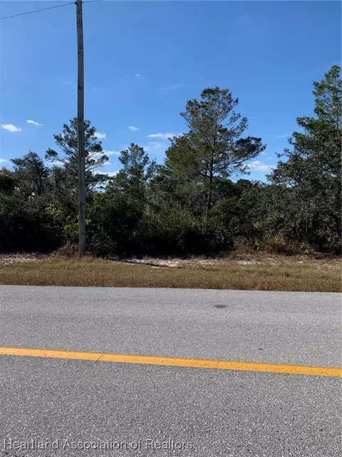 16 Highlands Lake Dr, Lake Placid, FL 33852